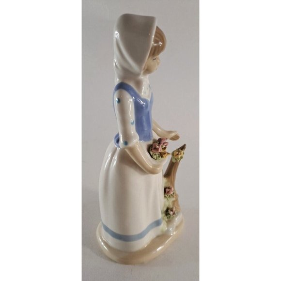 Vintage Torralba Porcelain Girl Holding Flowers Figurine Handmade Spain 8" - Picture 6 of 7